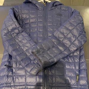 The North Face hoodie Thermoball Navy blue Jacket  Size 10/12